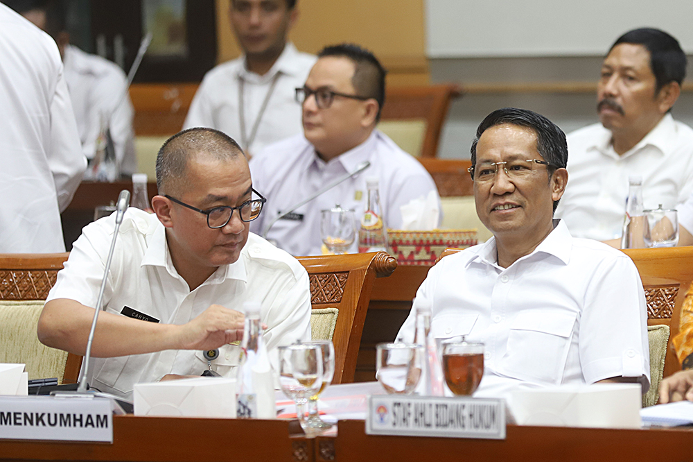 Warga melintas diJembatan Penyebrangan Orang (JPO) Permai Koja di Jalan Lorong 104 Timur, Koja, Jakarta Utara, Selasa (17/9/2024).(BeritaNasional.com/ Oke Atmaja)