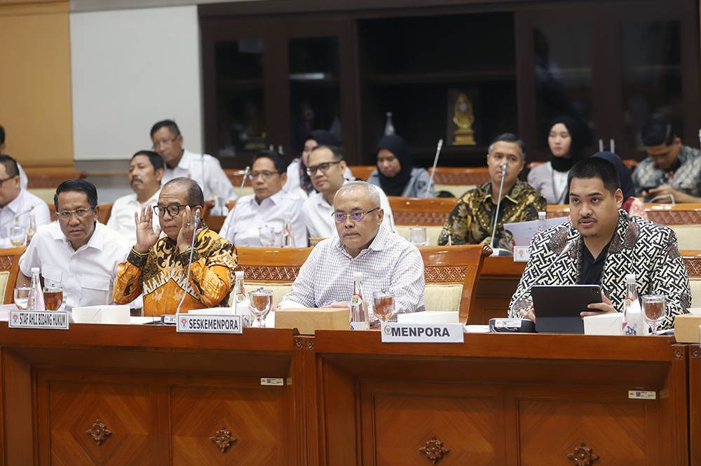 Rapat kerja komisi III bersama Menkumham dan Menpora bahas naturalisasi 2 pemain sepak bola. (BeritaNasional/Elvis Sendouw)