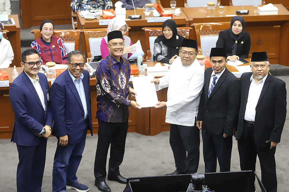 Komisi VIII Bersama Pemerintah Setujui Biaya Haji 2026 Rapat Komisi VIII bersama pemerintah membahas biaya haji 2026. (BeritaNasional/Elvis Sendouw)