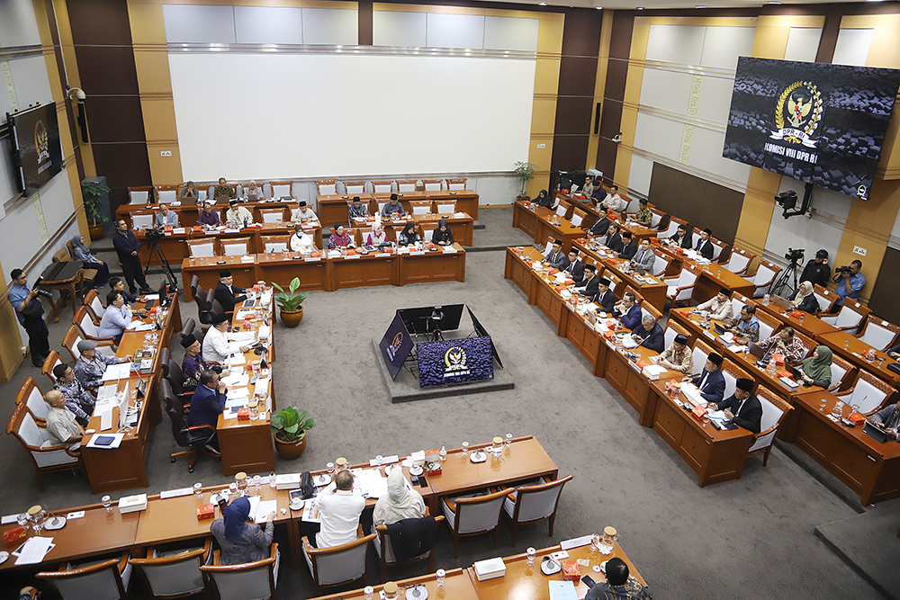 Komisi VIII Bersama Pemerintah Setujui Biaya Haji 2026 Rapat Komisi VIII bersama pemerintah membahas biaya haji 2026. (BeritaNasional/Elvis Sendouw)