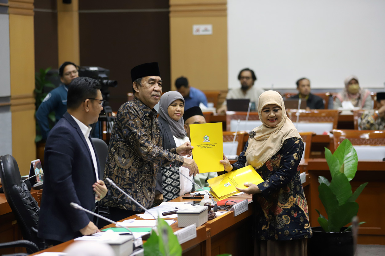 Komisi VIII rapat kerja bersama 6 kementerian bahas pengambilan keputusan RUU KIA. (IndonesiaGlobe/Elvis Sendouw)