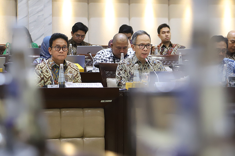 Rapat kerja Komisi XI bersama OJK. (BeritaNasional/Elvis Sendouw)