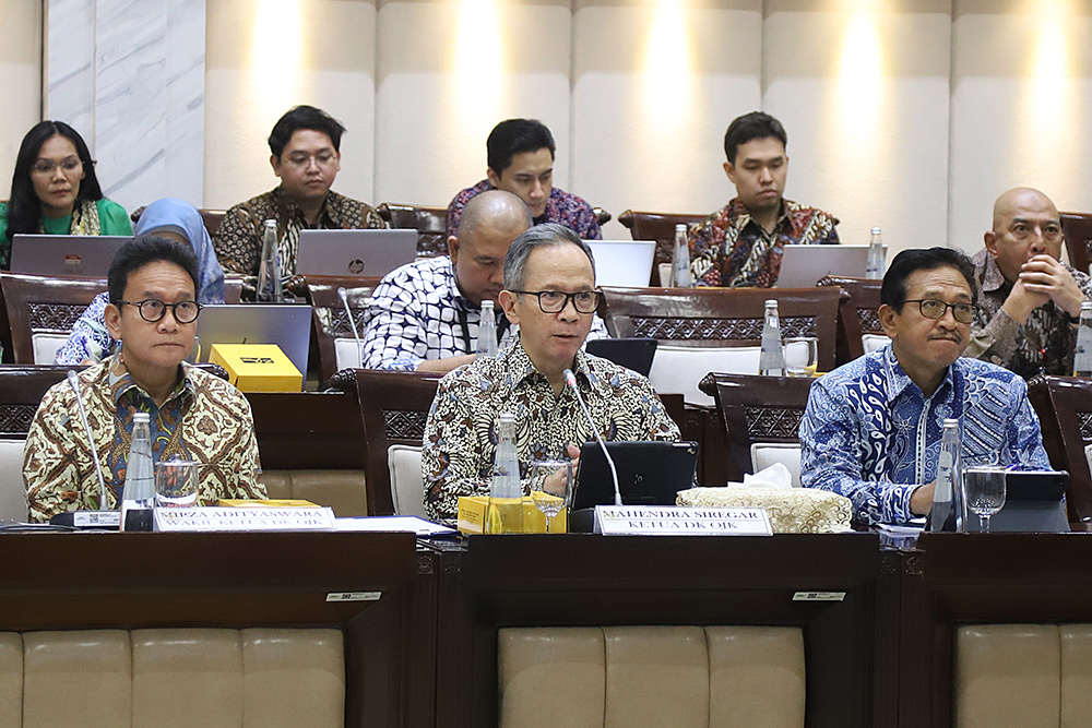 Rapat kerja Komisi XI bersama OJK. (BeritaNasional/Elvis Sendouw)