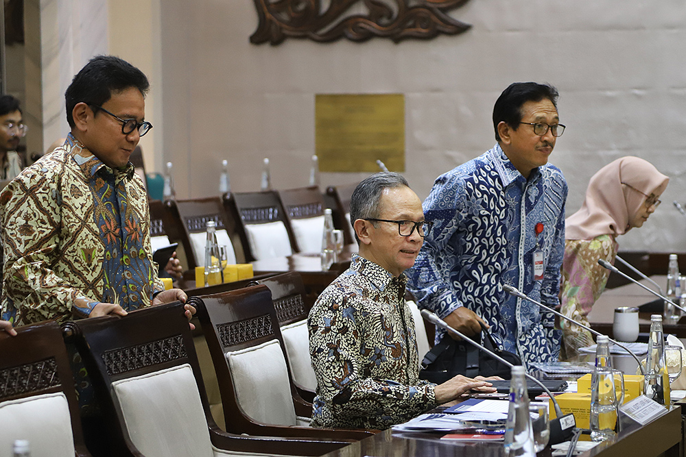 Rapat kerja Komisi XI bersama OJK. (BeritaNasional/Elvis Sendouw)