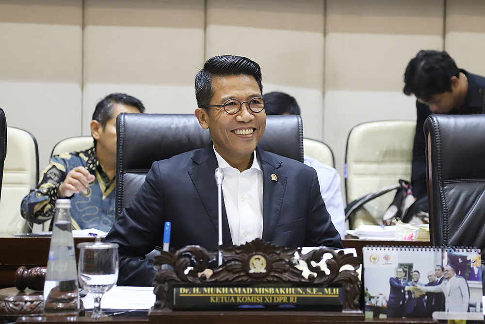 Rapat kerja Komisi XI bersama OJK. (BeritaNasional/Elvis Sendouw)