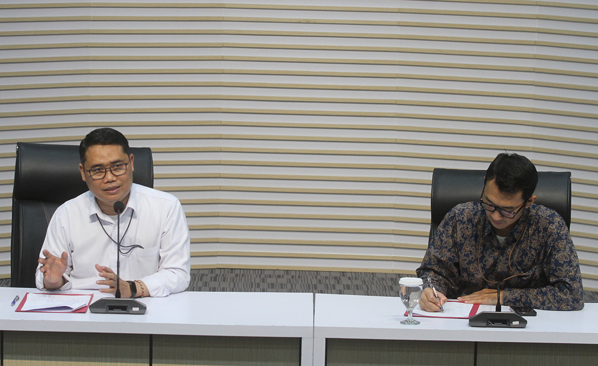 Plt Penindakan dan Eksekusi KPK Asep Guntur Rahayu, memberikan keterangan terkait penahanan empat tersangka kasus pemerasan izin kerja TKA di Gedung Merah Putih KPK, Jakarta, Kamis (24 Juli 2025).(Beritanasional.com/Oke Atmaja)