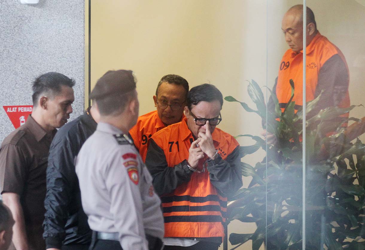 Wakil Menteri Ketenagakerjaan (Wamenaker) Immanuel Ebenezer saat dihadirkan sebagai tersangka usai terjaring OTT KPK pada konferensi pers di Gedung Merah Putih KPK, Jakarta, Jumat (22/8/2025).  (Beritanasional.com/Oke Atmaja)