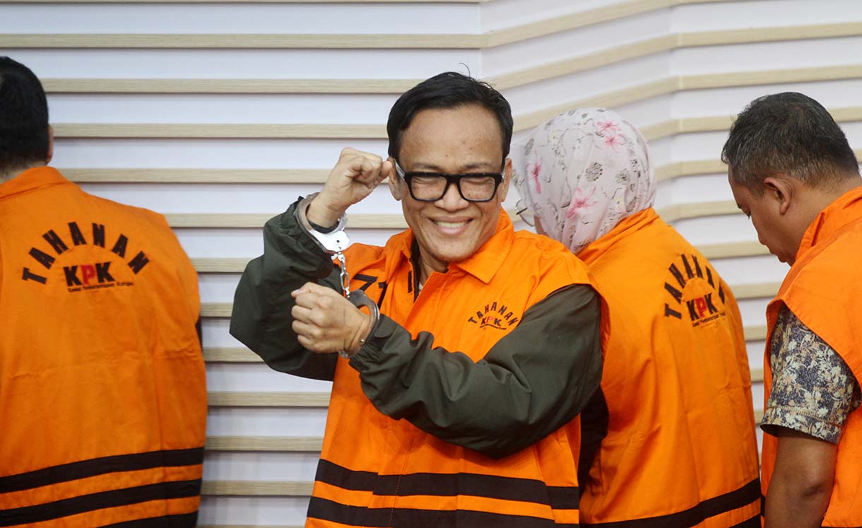 Wakil Menteri Ketenagakerjaan (Wamenaker) Immanuel Ebenezer saat dihadirkan sebagai tersangka usai terjaring OTT KPK pada konferensi pers di Gedung Merah Putih KPK, Jakarta, Jumat (22/8/2025).  (Beritanasional.com/Oke Atmaja)