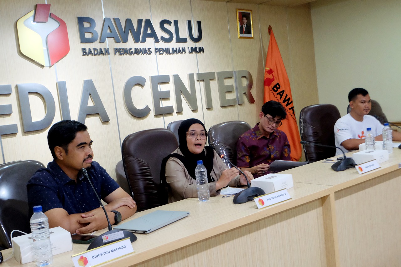 Bawaslu bersama KPPD gelar diskusi publik dengan mengangkat tema “Antisipasi Perkembangan AI dan Model Pengawasan Digital di Pemilu”. (BeritaNasional/Elvis Sendouw)