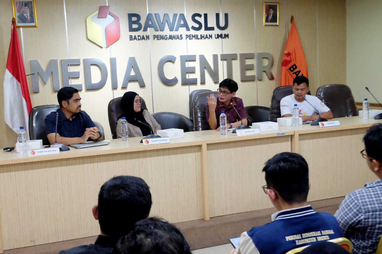 Bawaslu bersama KPPD gelar diskusi publik dengan mengangkat tema “Antisipasi Perkembangan AI dan Model Pengawasan Digital di Pemilu”. (BeritaNasional/Elvis Sendouw)