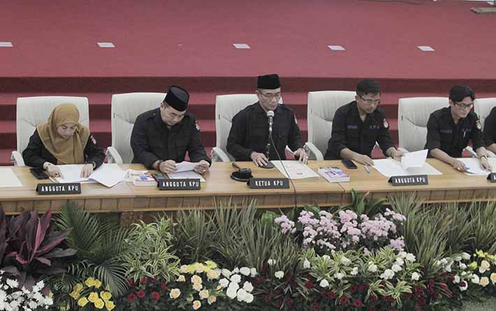 Ketua Komisi Pemilihan Umum (KPU) Hasyim Asy'ari membacakan berita acara penetapan hasil penghitungan perolehan suara Pemilu 2024 tingkat nasional di Gedung KPU, Jakarta, Rabu (20/3/2024). (IndonesiaGlobe/Oke Atmaja)