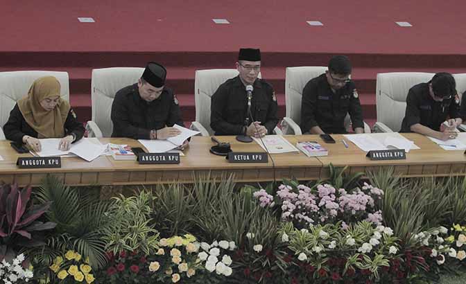 Ketua Komisi Pemilihan Umum (KPU) Hasyim Asy'ari membacakan berita acara penetapan hasil penghitungan perolehan suara Pemilu 2024 tingkat nasional di Gedung KPU, Jakarta, Rabu (20/3/2024). (IndonesiaGlobe/Oke Atmaja)