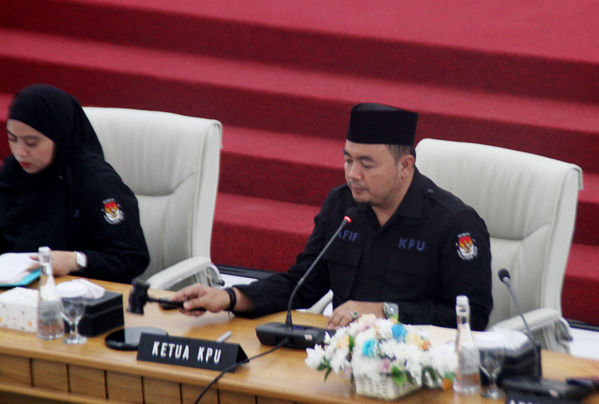 Suasana rapat pleno penetapan perolehan kursi dan calon terpilih anggota DPR dan DPD Pemilu 2024 di Gedung KPU, Jakarta, Rabu (31/7/2024).  (BeritaNasional.com/Oke Atmaja)