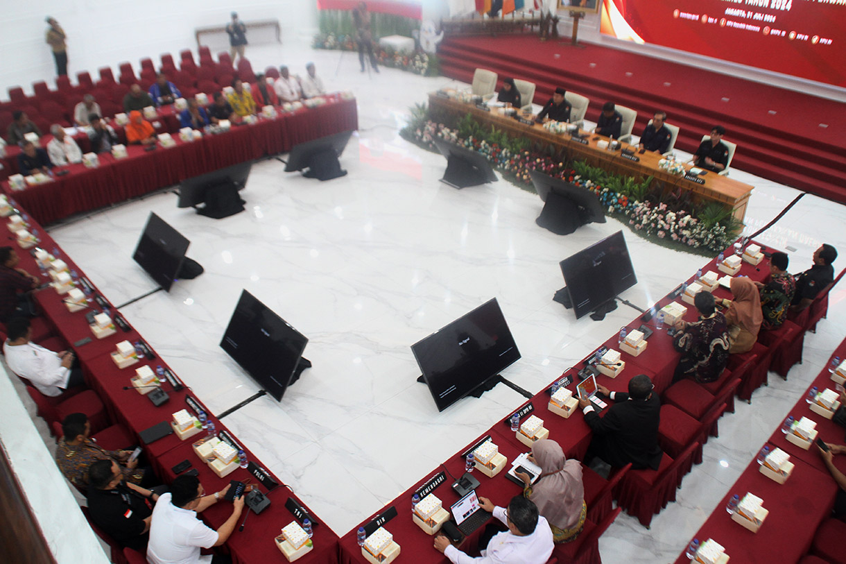 Suasana rapat pleno penetapan perolehan kursi dan calon terpilih anggota DPR dan DPD Pemilu 2024 di Gedung KPU, Jakarta, Rabu (31/7/2024).  (BeritaNasional.com/Oke Atmaja)