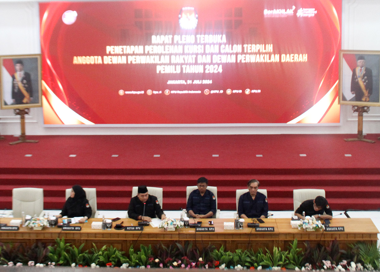 Suasana rapat pleno penetapan perolehan kursi dan calon terpilih anggota DPR dan DPD Pemilu 2024 di Gedung KPU, Jakarta, Rabu (31/7/2024).  (BeritaNasional.com/Oke Atmaja)