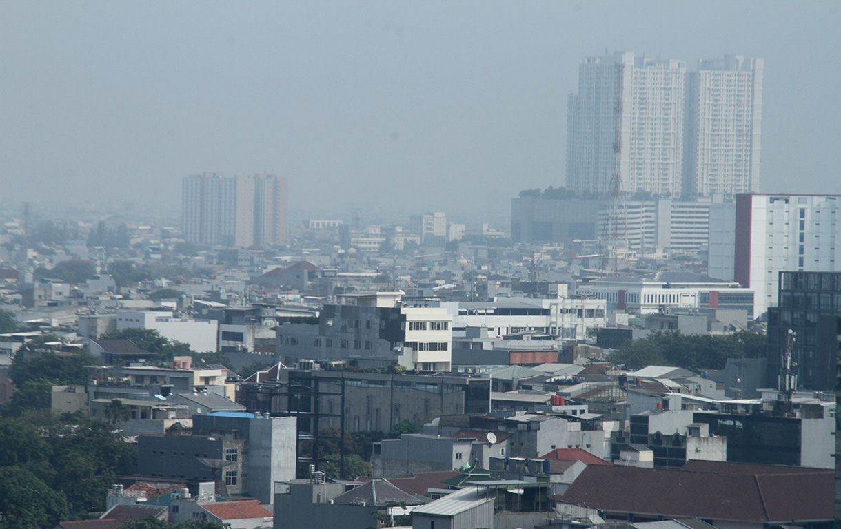 Suasana Monas yang tertutup polusi di Jakarta, Kamis(8/8/2024). (BeritaNasional.com/Oke Atmaja)