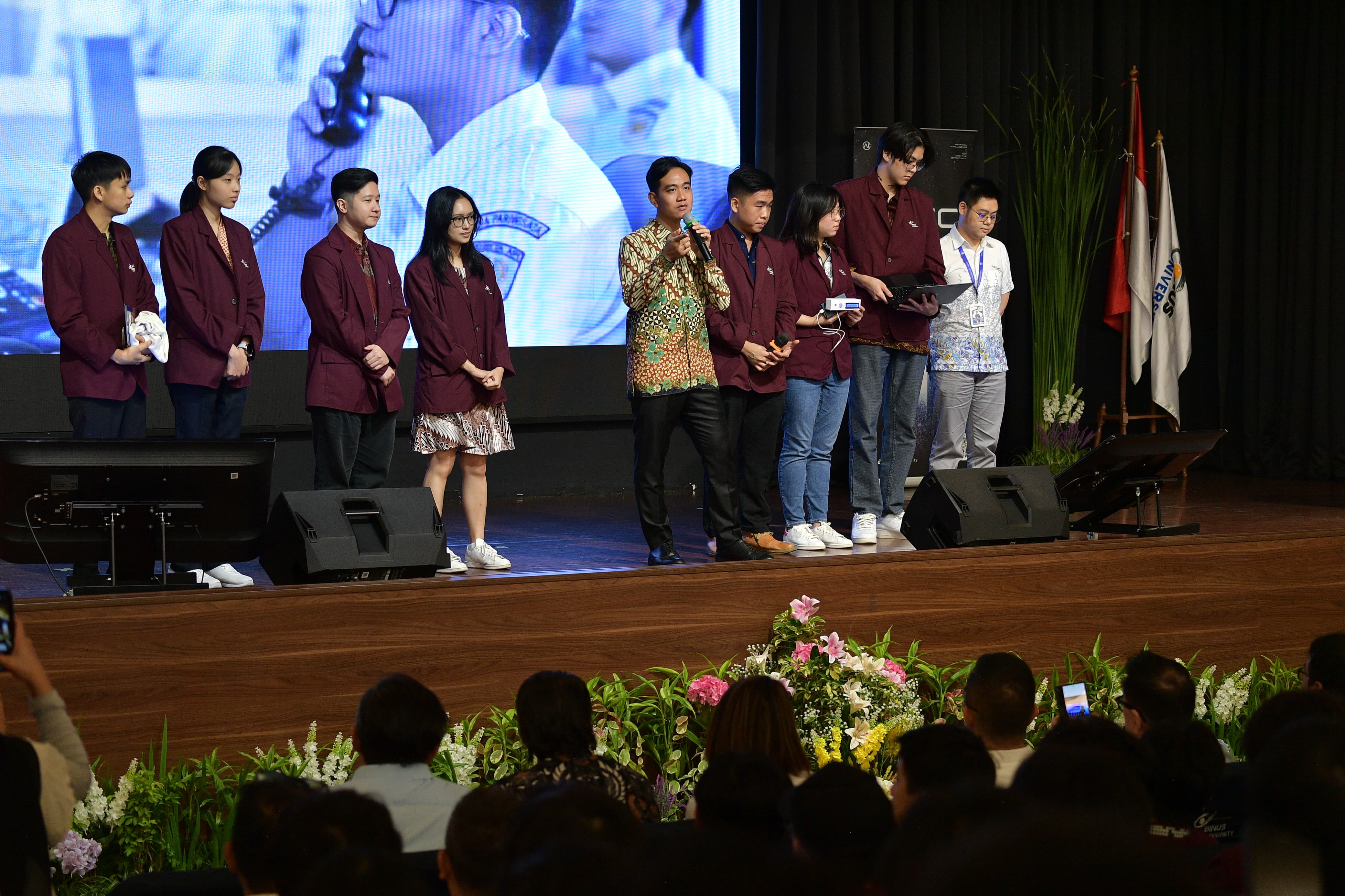 Kunjungi BINUS University, Wapres Ajak Generasi Muda Kuasai Teknologi AI Wakil Presiden Gibran Rakabuming menghadiri Studium Generale bertajuk Creative Job Opportunity with AI di Auditorium Kampus Anggrek, BINUS University. (BeritaNasional/Elvis Sendouw/HO Setwapres)
