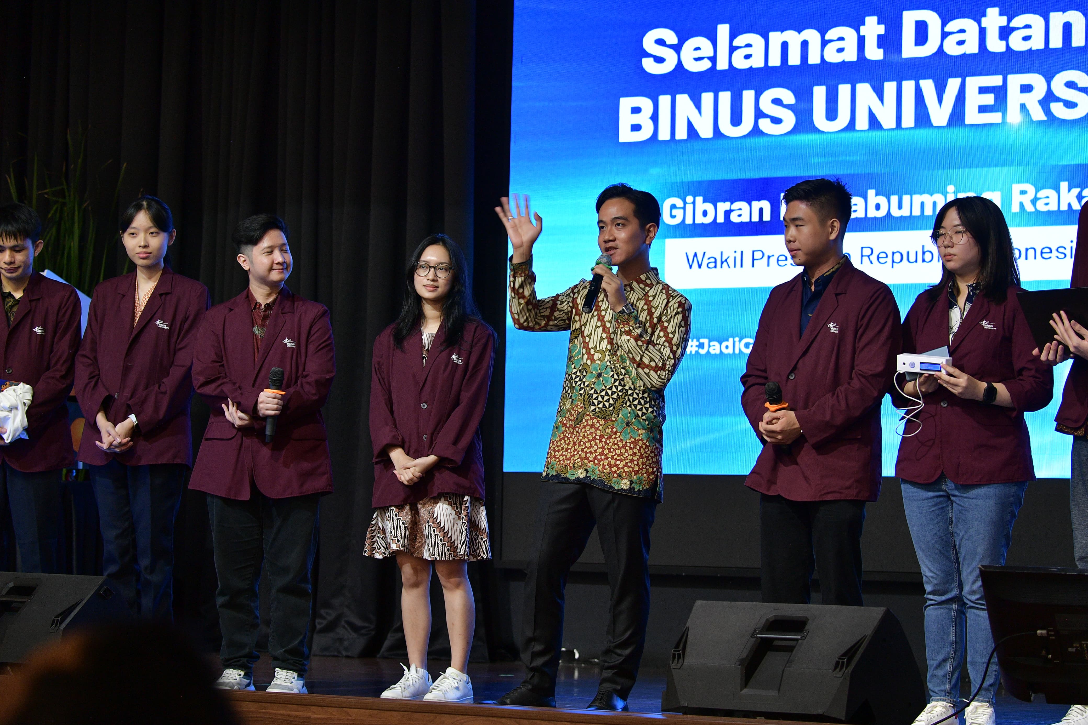 Kunjungi BINUS University, Wapres Ajak Generasi Muda Kuasai Teknologi AI Wakil Presiden Gibran Rakabuming menghadiri Studium Generale bertajuk Creative Job Opportunity with AI di Auditorium Kampus Anggrek, BINUS University. (BeritaNasional/Elvis Sendouw/HO Setwapres)