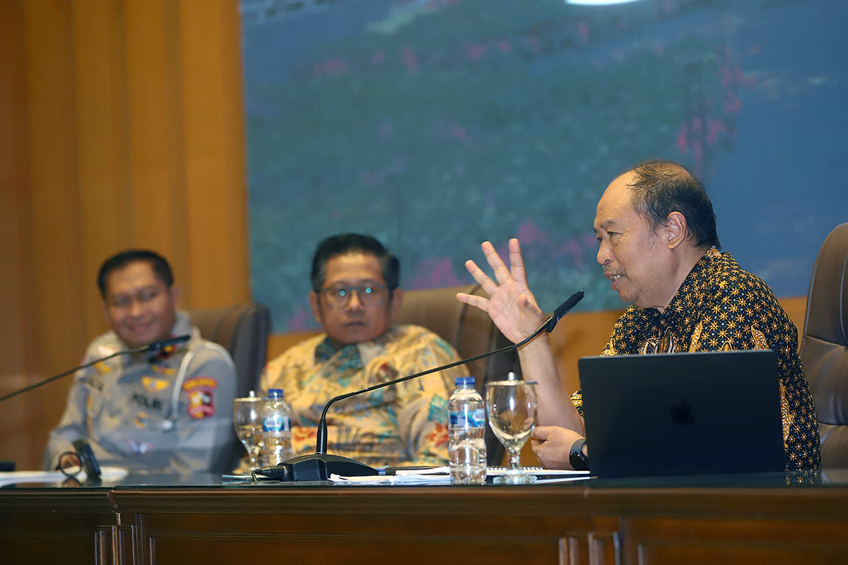 Koordinatoriat Wartawan Parlemen (KWP) bekerja sama dengan Biro Pemberitaan DPR RI menggelar diskusi Forum Dialektika dengan tema:  "Kecelakaan Kereta Bekasi Timur: Momentum Evaluasi Kebijakan Transportasi Nasional". (BeritaNasional/Elvis Sendouw)