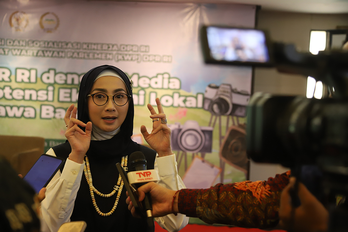 Diskusi Forum Komuniksi dan Sosialisasi Kinerja DPR RI bertajuk "Sinergi DPR RI dengan Media, Tingkatkan Sinergi Potensi Ekonomi Lokal di Jawa Barat". (BeritaNasional/Elvis Sendouw)