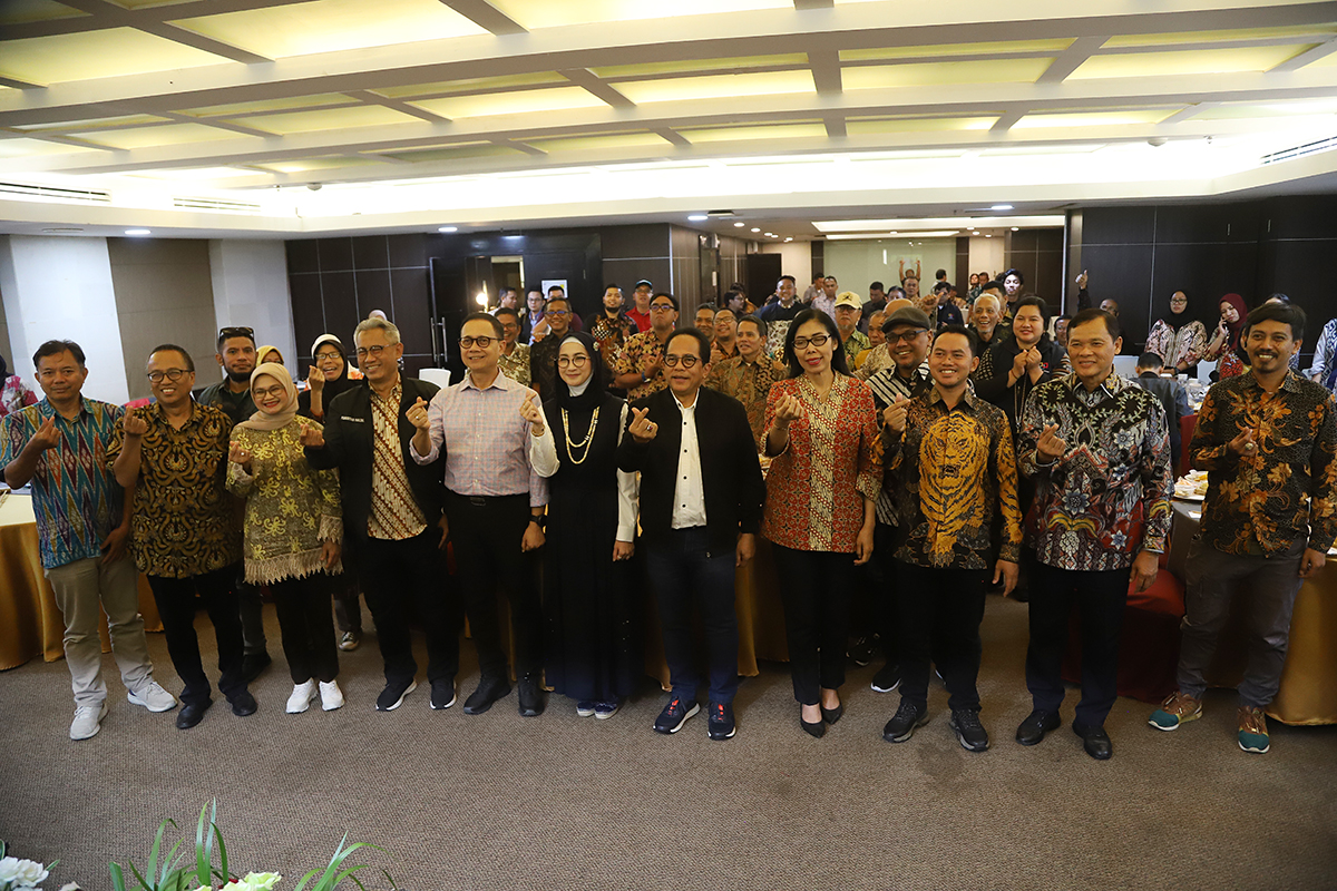 Diskusi Forum Komuniksi dan Sosialisasi Kinerja DPR RI bertajuk "Sinergi DPR RI dengan Media, Tingkatkan Sinergi Potensi Ekonomi Lokal di Jawa Barat". (BeritaNasional/Elvis Sendouw)