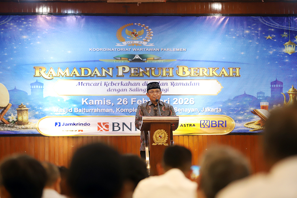 Koordinatoriat Wartawan Parlemen (KWP) bersama DPR memberikan santuanan untuk yatim piatu. (BeritaNasional/Elvis Sendouw)