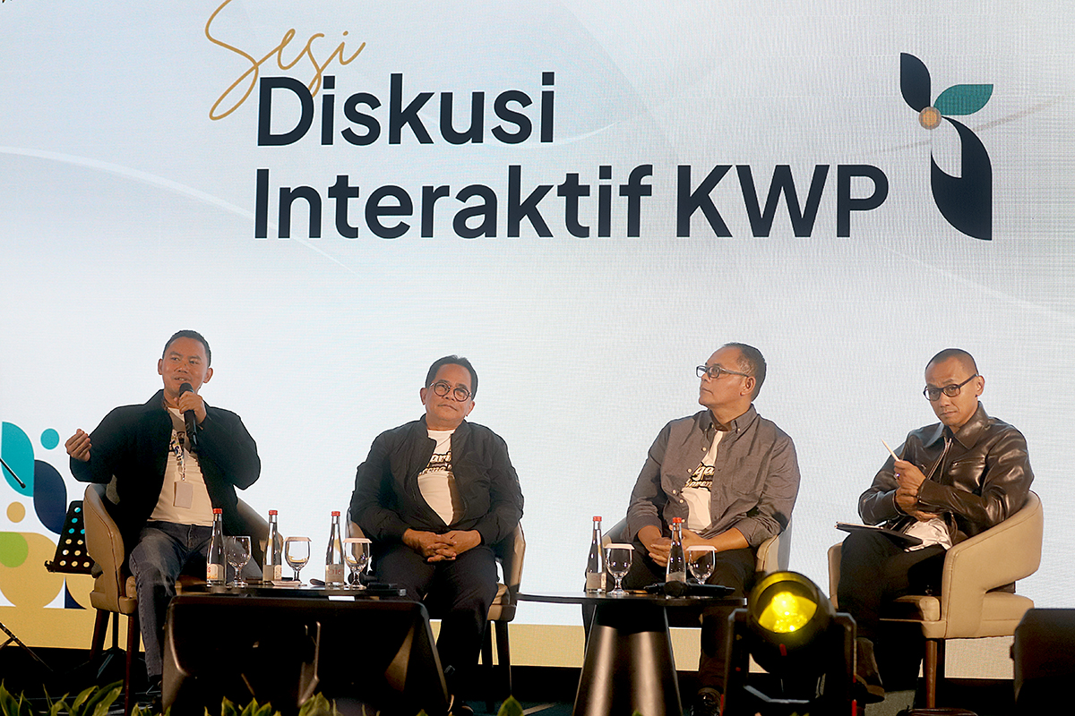 Koordinatoriat Wartawan Parlemen (KWP) menghimpun sumbangan untuk korban bencana Sumatera Rp 30 Juta. (BeritaNasional/Elvis Sendouw)