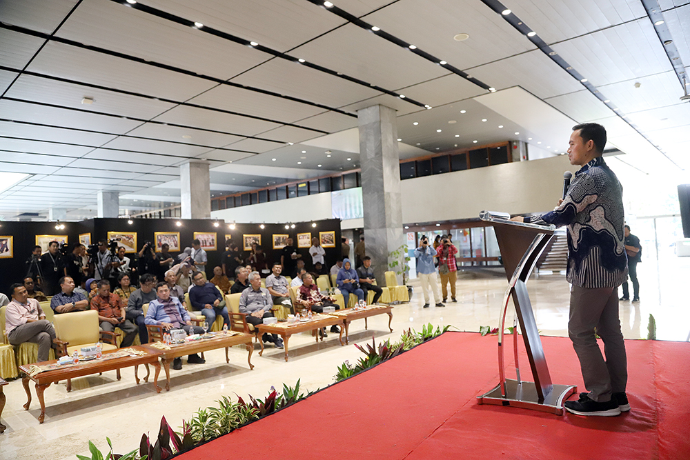 Award Jurnalis KWP (AJK) dan Pameran Foto Warna-warni Parlemen. (BeritaNasional/Elvis Sendouw)