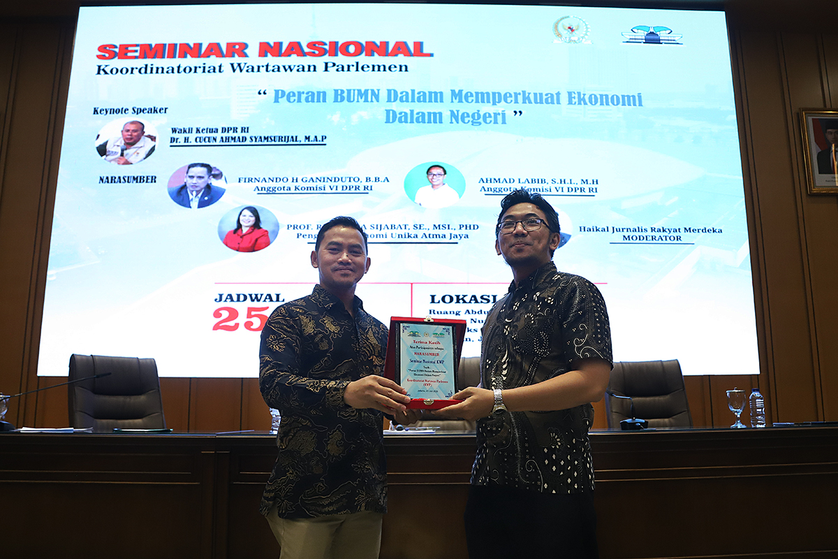 KWP Gelar Seminar Nasional dengan Tema Peran BUMN dalam Memperkuat Ekonomi dalam Negeri Seminar Nasional dengan tema “PERAN BUMN DALAM MEMPERKUAT EKONOMI DALAM NEGERI”. (BeritaNasional/Elvis Sendouw)