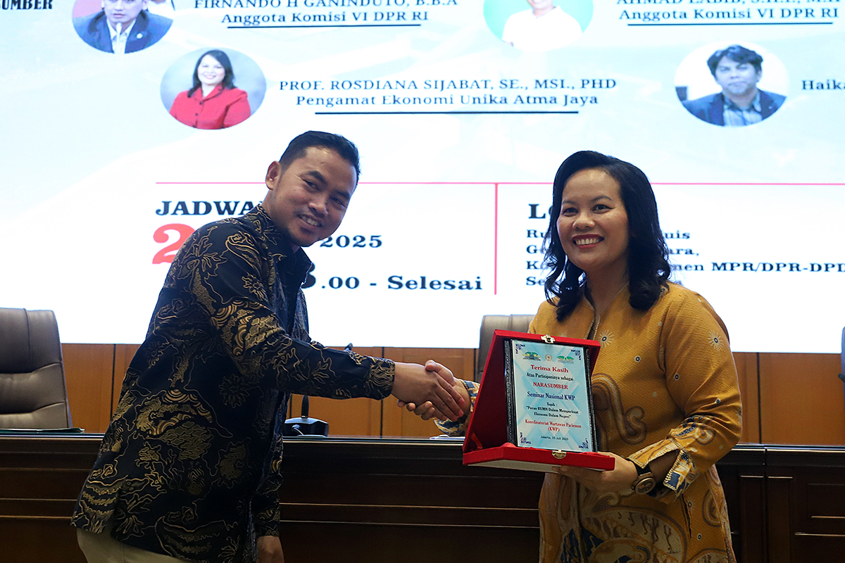 KWP Gelar Seminar Nasional dengan Tema Peran BUMN dalam Memperkuat Ekonomi dalam Negeri Seminar Nasional dengan tema “PERAN BUMN DALAM MEMPERKUAT EKONOMI DALAM NEGERI”. (BeritaNasional/Elvis Sendouw)