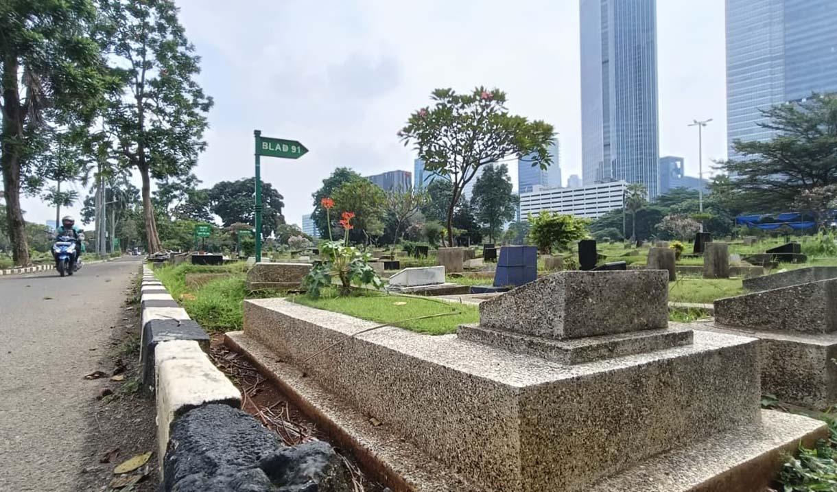 Lahan TPU di Jakarta Menipis Suasana di TPU Menteng Pulo, Jakarta, Rabu (29/10/2025).(Beritanasional.com/Oke Atmaja)