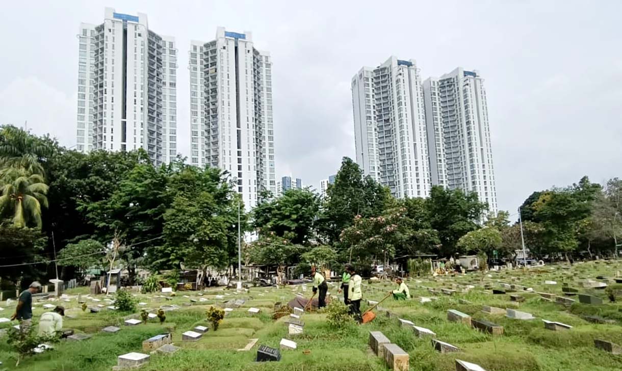 Lahan TPU di Jakarta Menipis Suasana di TPU Menteng Pulo, Jakarta, Rabu (29/10/2025).(Beritanasional.com/Oke Atmaja)