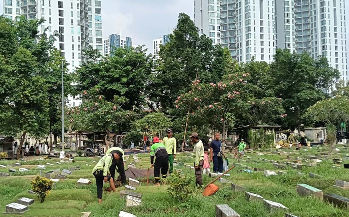 Lahan TPU di Jakarta Menipis Suasana di TPU Menteng Pulo, Jakarta, Rabu (29/10/2025).(Beritanasional.com/Oke Atmaja)
