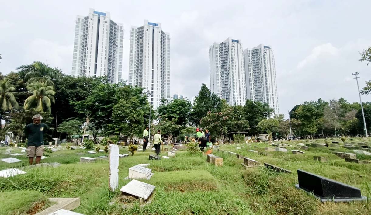 Lahan TPU di Jakarta Menipis Suasana di TPU Menteng Pulo, Jakarta, Rabu (29/10/2025).(Beritanasional.com/Oke Atmaja)