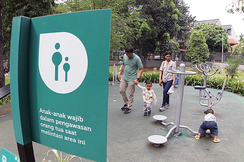 Libur Panjang, Tebet Eco Park Jadi Destinasi Favorit Keluarga Warga menikmati libur panjang di destinasi Tebet Eco Park. (BeritaNasional/Elvis Sendouw)