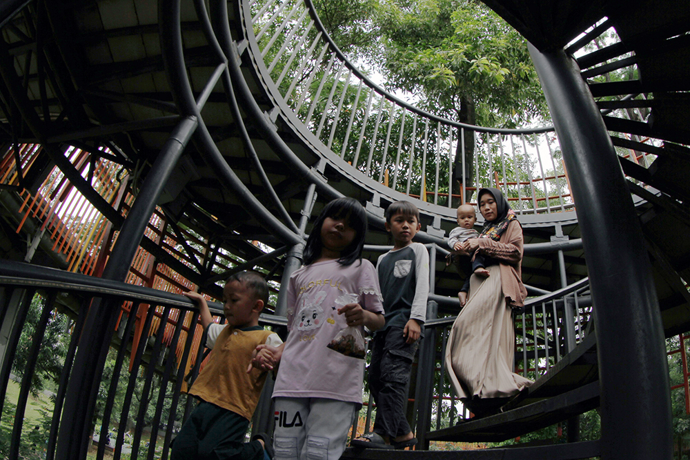 Libur Panjang, Tebet Eco Park Jadi Destinasi Favorit Keluarga Warga menikmati libur panjang di destinasi Tebet Eco Park. (BeritaNasional/Elvis Sendouw)