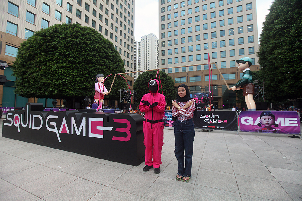 Libur Sekolah Pengunjung Bermain di Wahana Squid Game 3 Plaza Senayan Libur Sekolah pengunjung ramaikan tempat permainan di Plaza Senayan, Jakarta. (BeritaNasional/Elvis Sendouw)