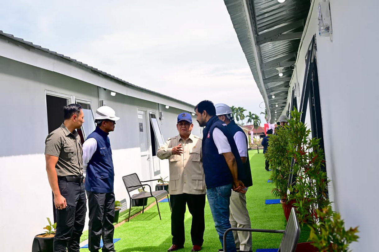 Presiden Prabowo Subianto kembali meninjau proses pemulihan pascabencana di Kabupaten Aceh Tamiang, Provinsi Aceh, pada libur tahun baru Kamis (1/1/2026). (Biropers)