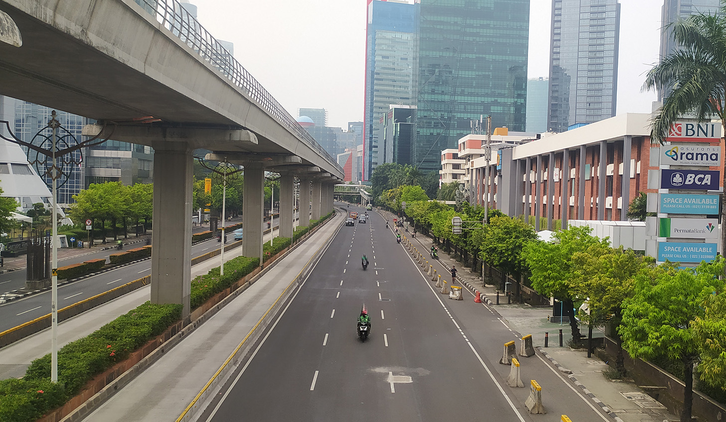 Jalan Rasuna Sahid terlihat sepi saat hari libur dalam rangka memperingati Waisak, Jakarta, Kamis (23/5/2024). (Berita Nasional.Com/Oke Atmaja)