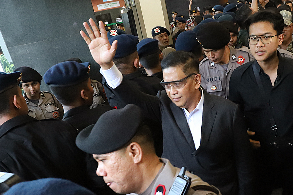Majelis Hakim Tipikor Jatuhkan Vonis Hasto Kristiyanto 3,5 Tahun Penjara Majelis hakim Pengadilan Tipikor menjatuhkan vonis 3 tahun 6 bulan serta denda Rp250 juta subsider pidana kurungan selama 3 bulan terhadap Hasto Kristiyanto. (BeritaNasional/Elvis Sendouw)