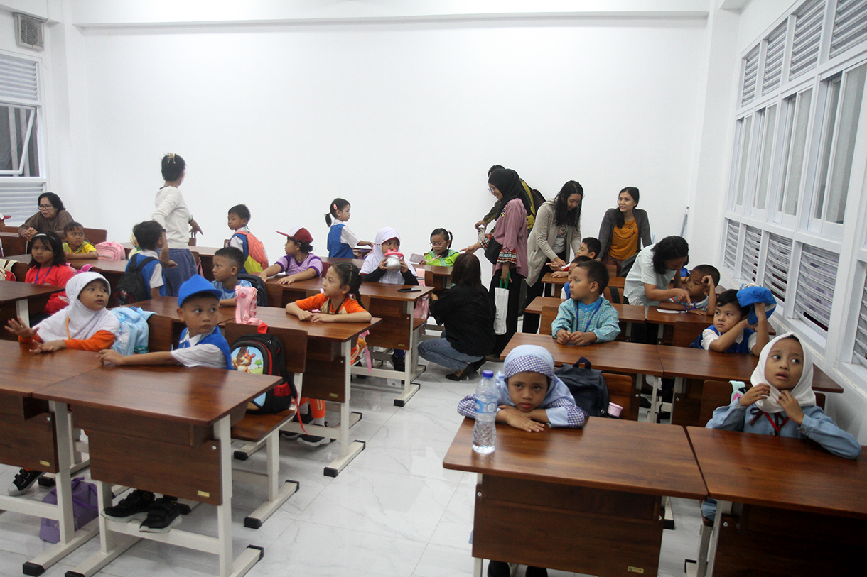 Masa Pengenalan Lingkungan Sekolah (MPLS) pada hari pertama masuk sekolah tahun ajaran 2025-2026 di SD Negeri 01/02 Cikini Jakarta. (Beritanasional.com/Oke Atmaja)