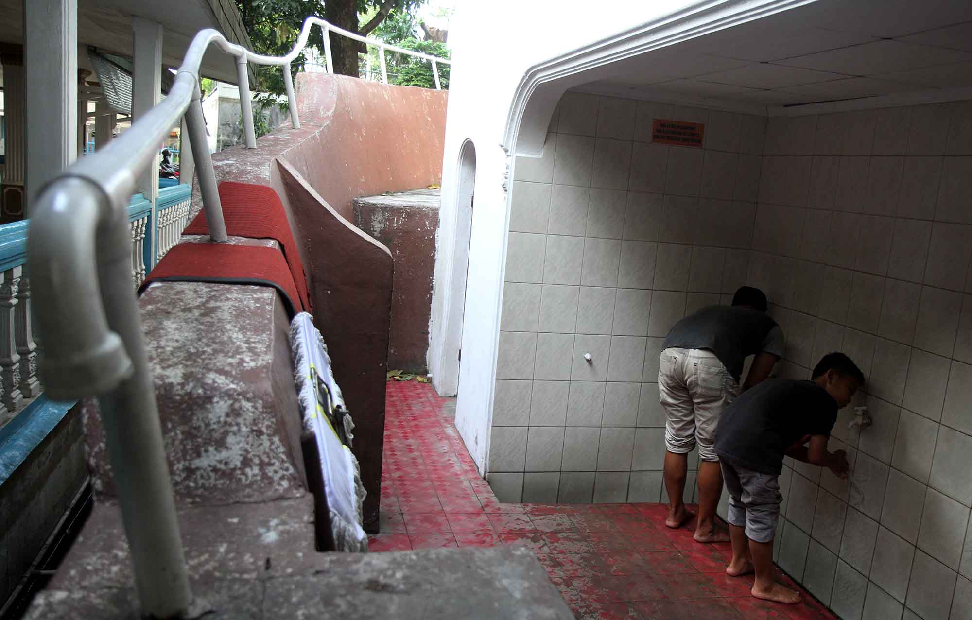 Suasana Masjid Agung Al Munada Darussalam Baiturrahman atau disebut Masjid Perahu, di Jalan Casablanca No 38, Jakarta, Kamis (14/3).[Sinarharapan.com/Oke Atmaja]