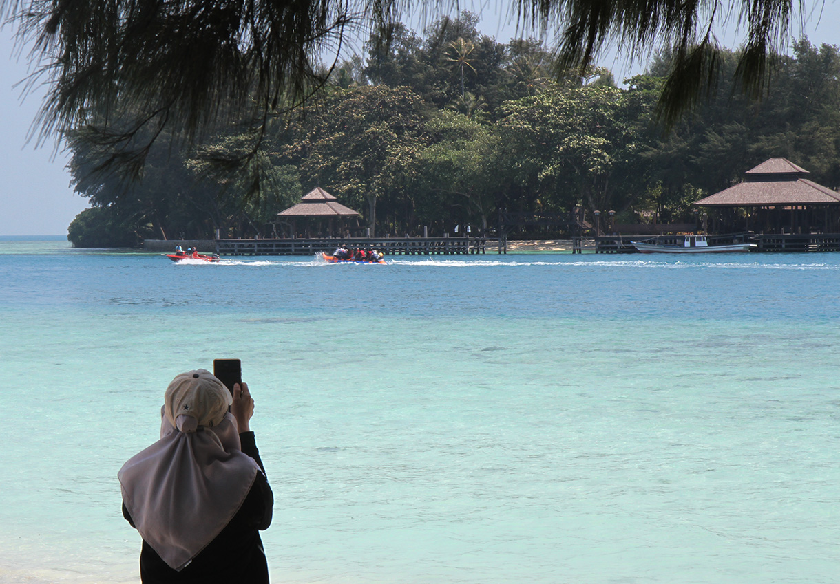 Suasana di Pulau Dolphin, Kepualaaun Seribu, Jakarta, Selasa (13/3/2024). (BeritaNasional.com/ Oke Atmaja)