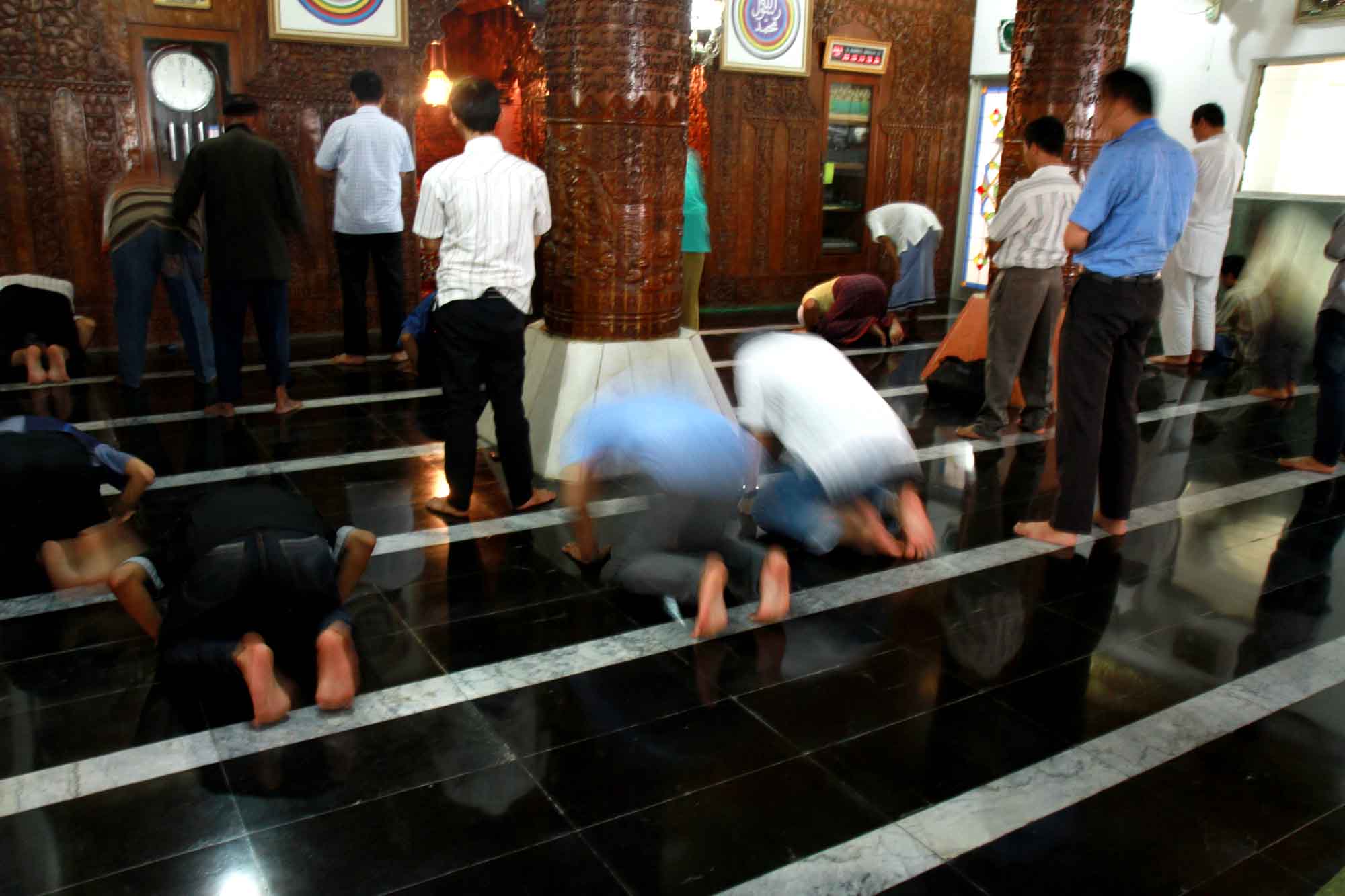 Suasana Masjid Agung Al Munada Darussalam Baiturrahman atau disebut Masjid Perahu, di Jalan Casablanca No 38, Jakarta, Sabtu (1/3/2025).  (Beritanasional.com/Oke Atmaja)