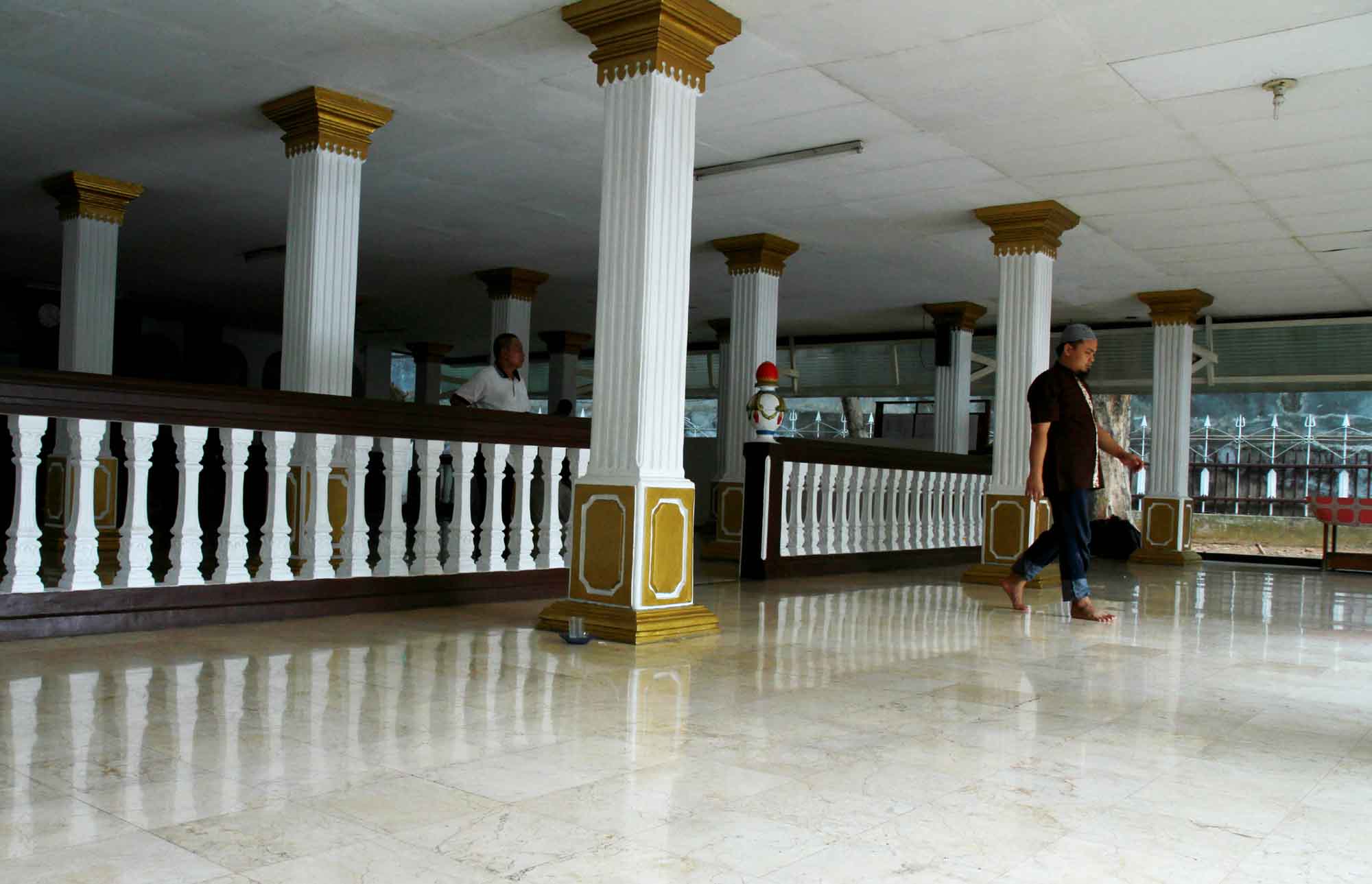 Suasana Masjid Agung Al Munada Darussalam Baiturrahman atau disebut Masjid Perahu, di Jalan Casablanca No 38, Jakarta, Sabtu (1/3/2025).  (Beritanasional.com/Oke Atmaja)