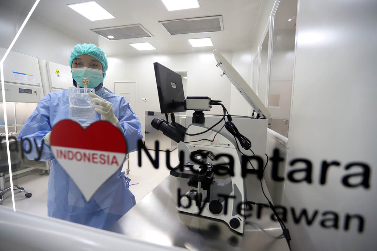 Menhan Sjafrie Sjamsoeddin bersama Panglima TNI Jenderal Agus Subiyanto dan Penasihat Khusus Bidang Kesehatan Presiden RI dr. Terawan Agus Putranto meresmikan layanan Immunotherapy Nusantara by Terawan di RSPPN Panglima Besar Soedirman, Jakarta, Senin (10 November 2025).  (Beritanasional.com/Oke Atmaja)