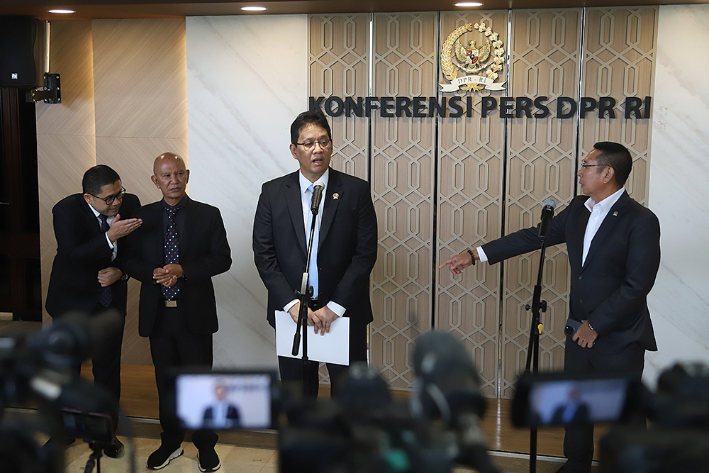 Menteri Keuangan RI Purbaya Yudhi Sadewa memberikan keterangan pers usai Rapat Paripurna DPR RI ke-5. (BeritaNasional/Elvis Sendouw)
