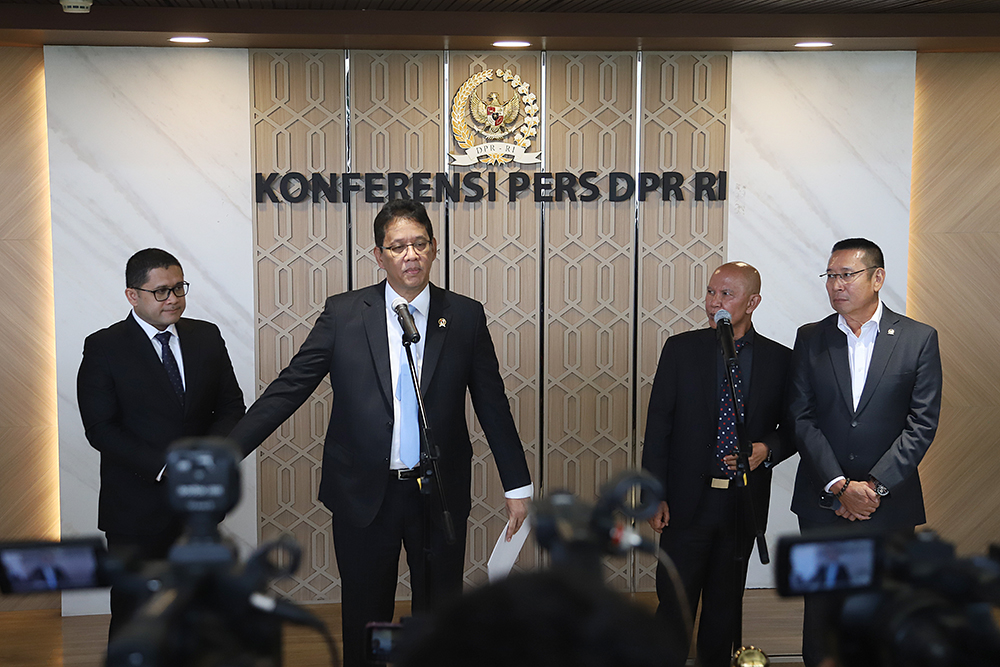 Menteri Keuangan RI Purbaya Yudhi Sadewa memberikan keterangan pers usai Rapat Paripurna DPR RI ke-5. (BeritaNasional/Elvis Sendouw)