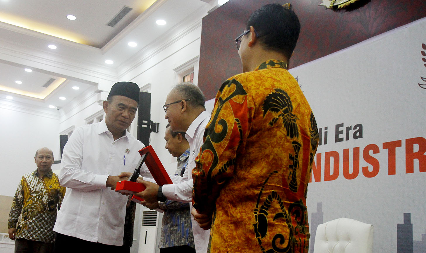 Menteri Koordinator Bidang Pembangunan Manusia dan Kebudayaan (Menko PMK) Muhadjir Effendy memberikan sambutan di Jakarta, Selasa (30/4/2023).(BeritaNasional.com/Oke Atmaja)