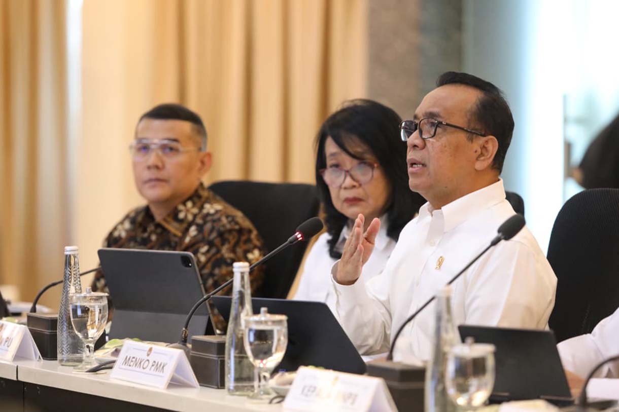 Menteri Koordinator Bidang Pembangunan Manusia dan Kebudayaan (Menko PMK), Pratikno, menyampaikan duka cita mendalam atas meninggalnya balita Raya di Sukabumi usi memimpin Rapat Tingkat Menteri di jakarta, Kamis (21/8/2025).   (Beritanasional.com/Oke Atmaja)